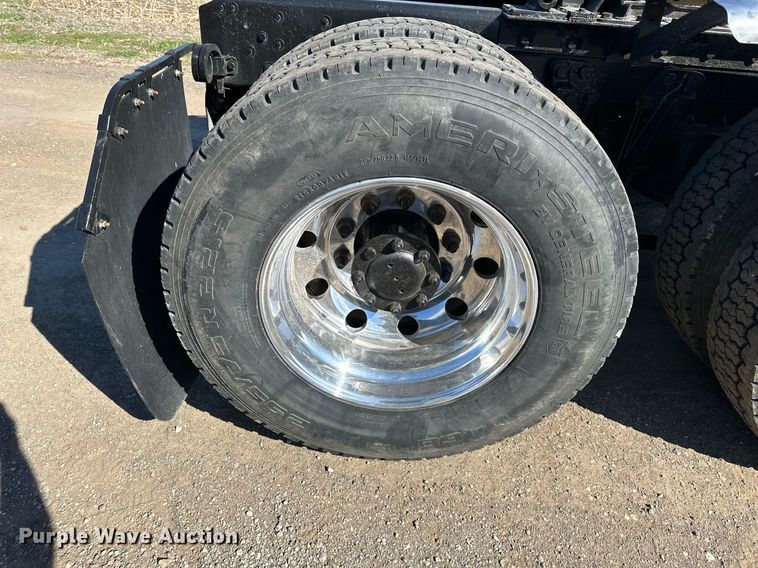 image for item DR5176 2003 Kenworth T600  semi truck