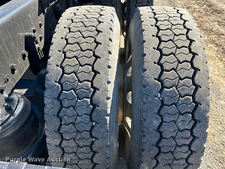 image for item DR5176 2003 Kenworth T600  semi truck