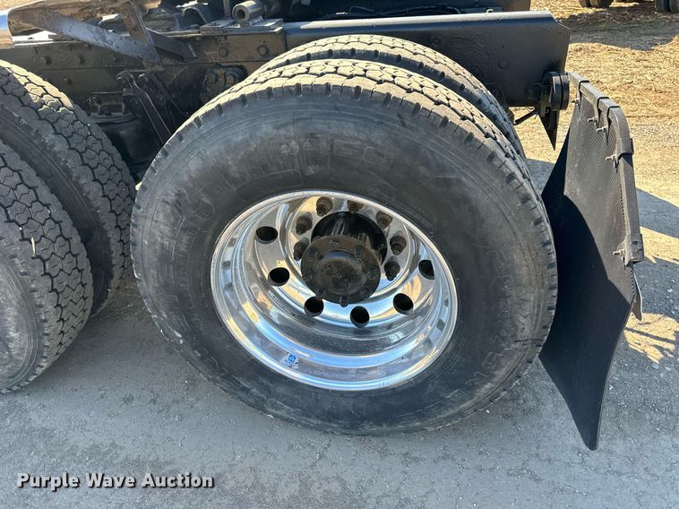 image for item DR5176 2003 Kenworth T600  semi truck