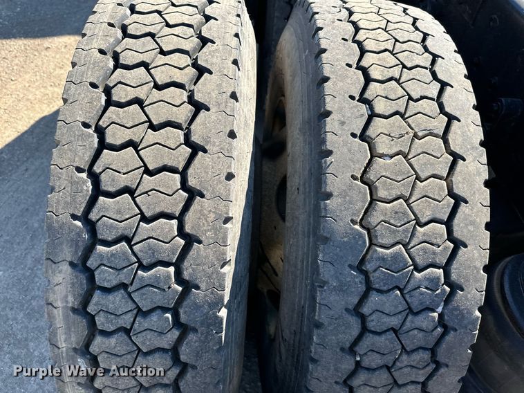 image for item DR5176 2003 Kenworth T600  semi truck