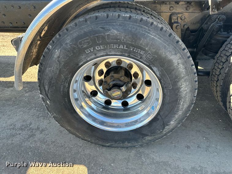 image for item DR5176 2003 Kenworth T600  semi truck