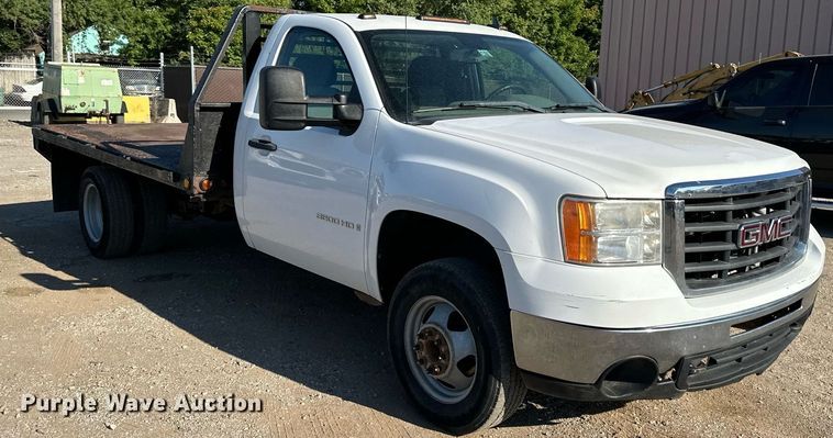 image for item DS2043 2009 GMC Sierra 3500HD  flatbed pickup truck