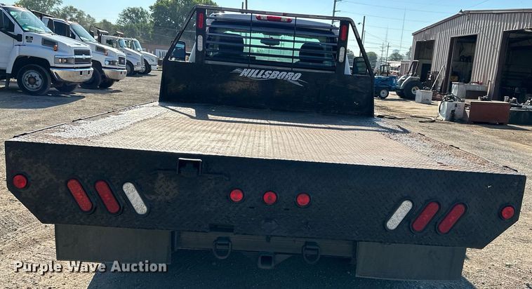 image for item DS2043 2009 GMC Sierra 3500HD  flatbed pickup truck