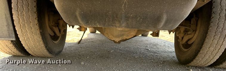 image for item DS2043 2009 GMC Sierra 3500HD  flatbed pickup truck