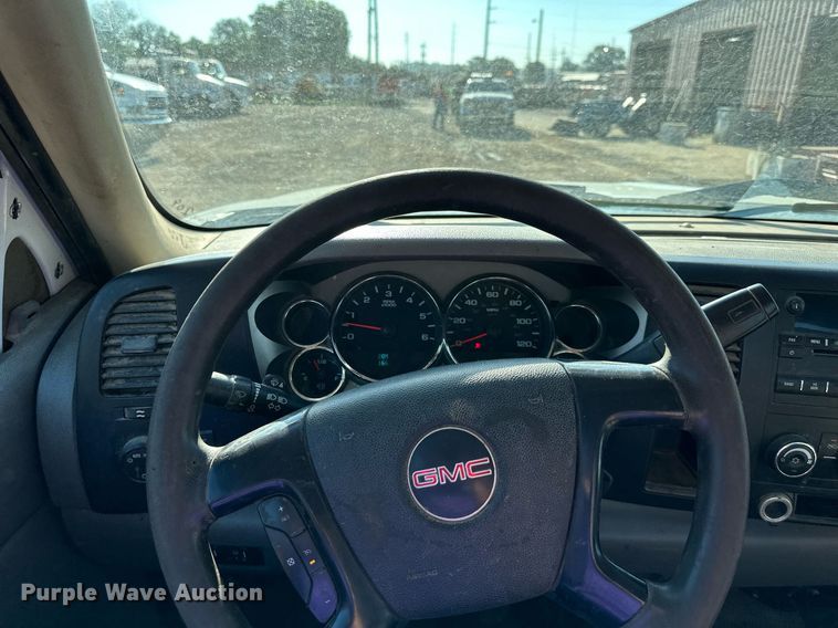 image for item DS2043 2009 GMC Sierra 3500HD  flatbed pickup truck