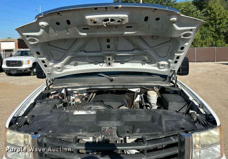 image for item DS2043 2009 GMC Sierra 3500HD  flatbed pickup truck