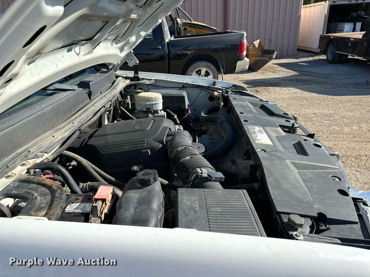 image for item DS2043 2009 GMC Sierra 3500HD  flatbed pickup truck