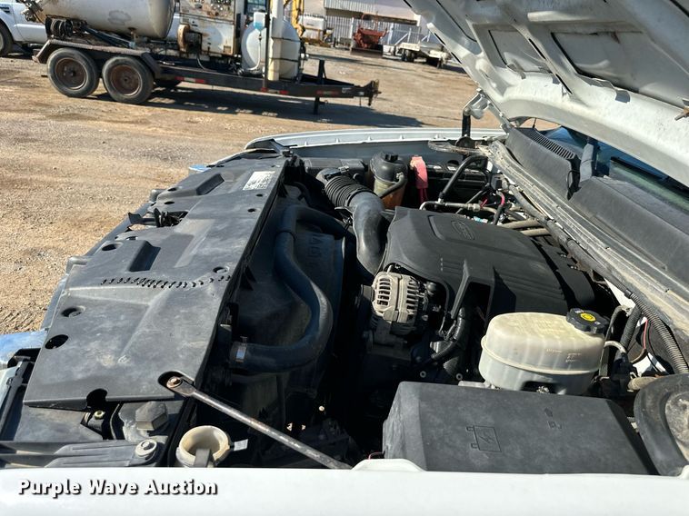 image for item DS2043 2009 GMC Sierra 3500HD  flatbed pickup truck