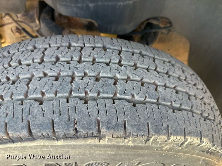 image for item DS2043 2009 GMC Sierra 3500HD  flatbed pickup truck