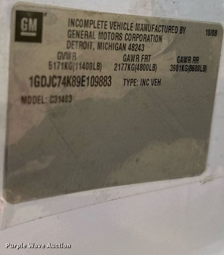 image for item DS2043 2009 GMC Sierra 3500HD  flatbed pickup truck