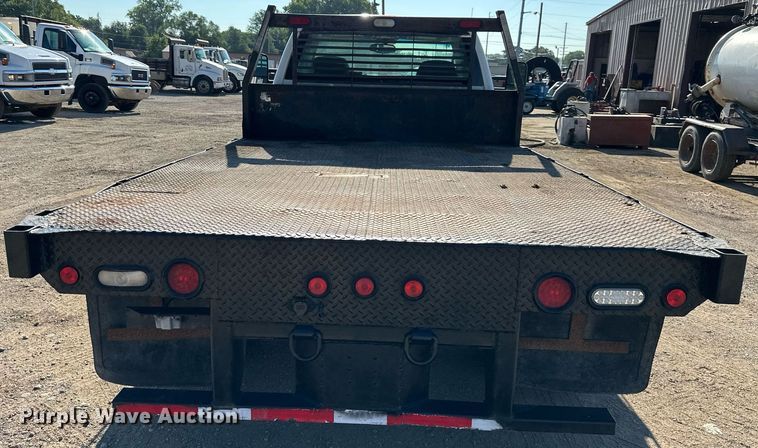 image for item DS2044 2007 GMC Sierra 3500HD  flatbed pickup truck