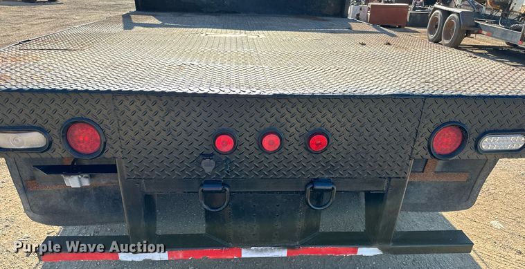 image for item DS2044 2007 GMC Sierra 3500HD  flatbed pickup truck