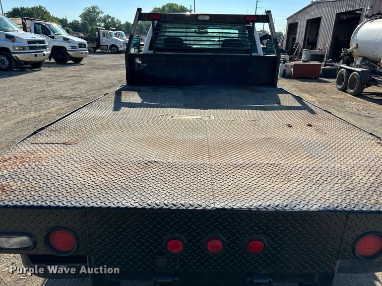 image for item DS2044 2007 GMC Sierra 3500HD  flatbed pickup truck