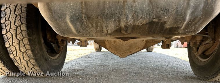 image for item DS2044 2007 GMC Sierra 3500HD  flatbed pickup truck