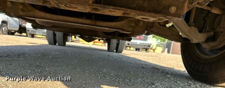 image for item DS2044 2007 GMC Sierra 3500HD  flatbed pickup truck