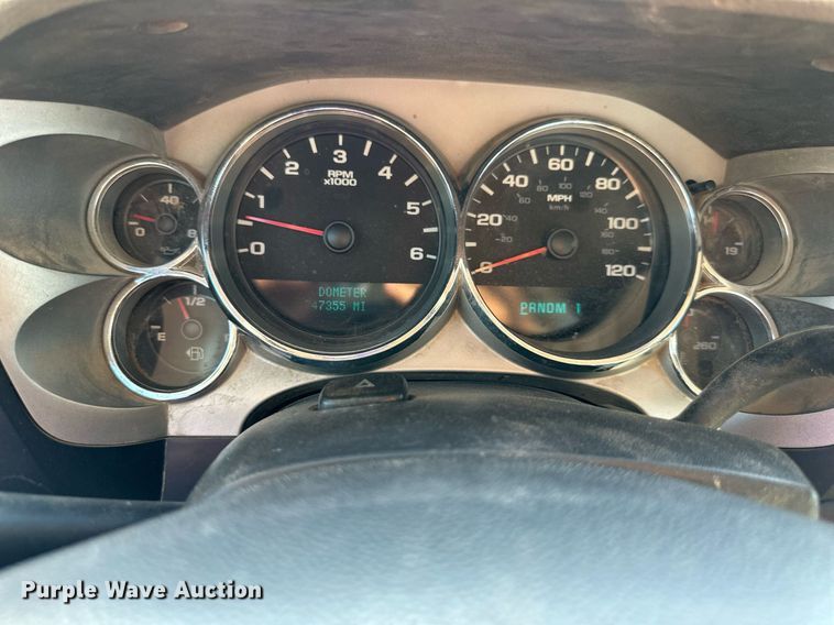 image for item DS2044 2007 GMC Sierra 3500HD  flatbed pickup truck