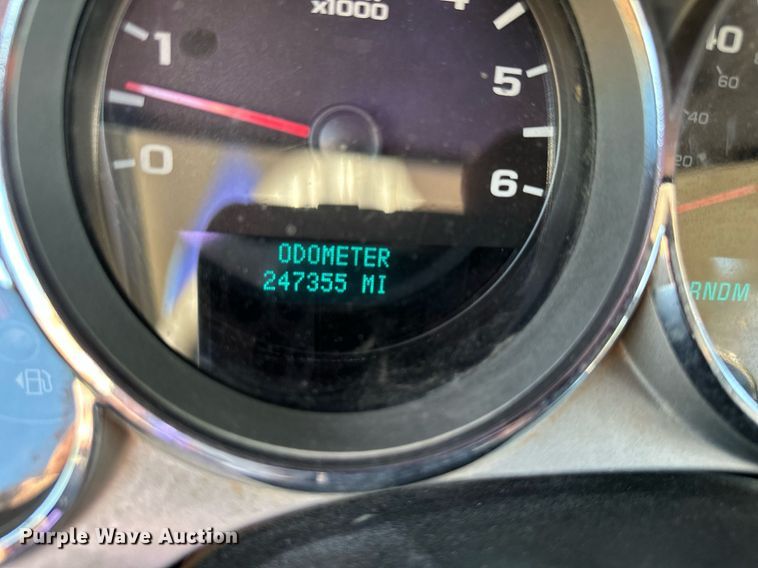 image for item DS2044 2007 GMC Sierra 3500HD  flatbed pickup truck