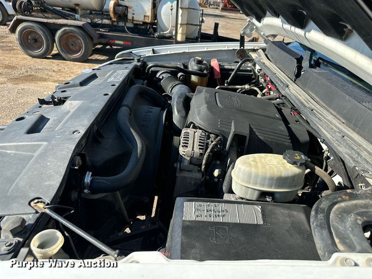 image for item DS2044 2007 GMC Sierra 3500HD  flatbed pickup truck