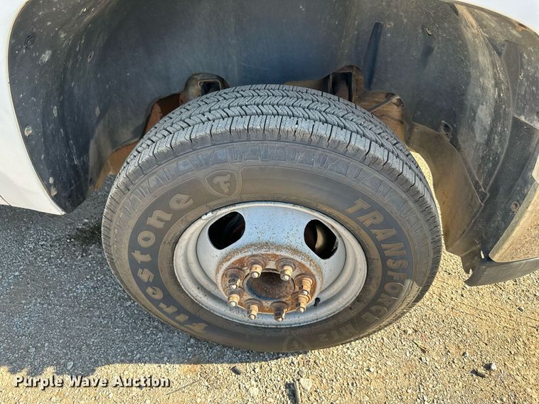 image for item DS2044 2007 GMC Sierra 3500HD  flatbed pickup truck