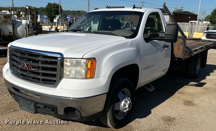 image for item DS2045 2008 GMC Sierra 3500HD  flatbed pickup truck