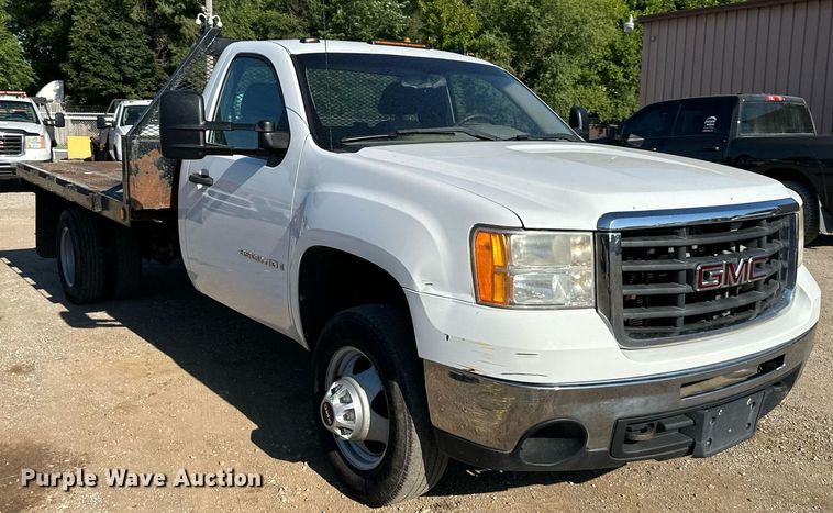 image for item DS2045 2008 GMC Sierra 3500HD  flatbed pickup truck