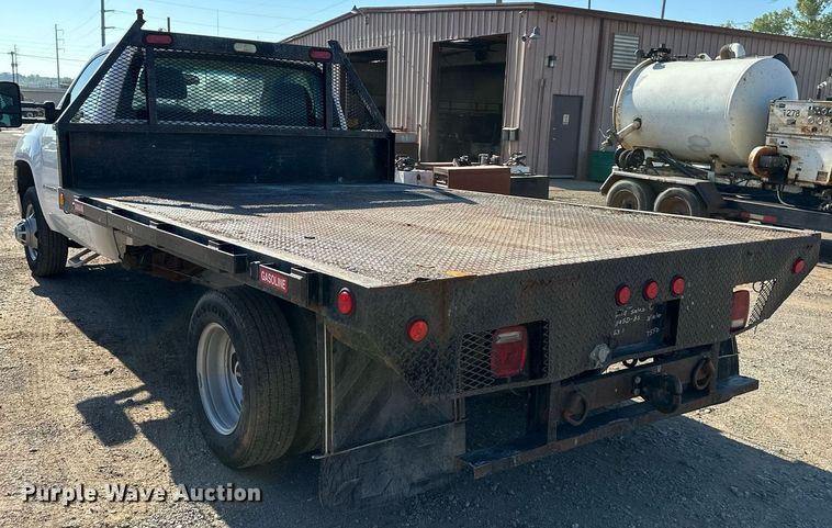 image for item DS2045 2008 GMC Sierra 3500HD  flatbed pickup truck