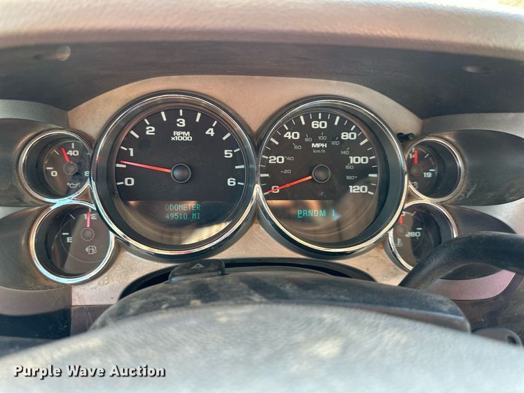 image for item DS2045 2008 GMC Sierra 3500HD  flatbed pickup truck