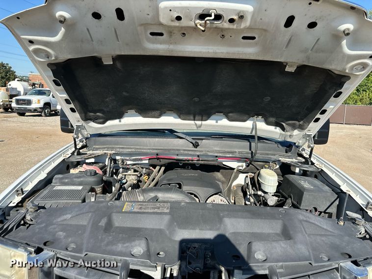 image for item DS2045 2008 GMC Sierra 3500HD  flatbed pickup truck