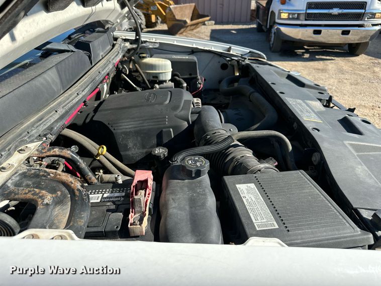 image for item DS2045 2008 GMC Sierra 3500HD  flatbed pickup truck