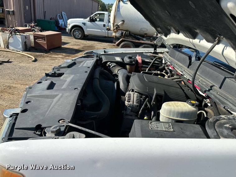 image for item DS2045 2008 GMC Sierra 3500HD  flatbed pickup truck