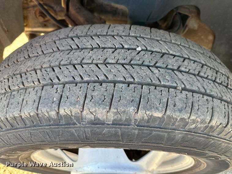 image for item DS2045 2008 GMC Sierra 3500HD  flatbed pickup truck