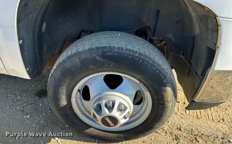 image for item DS2045 2008 GMC Sierra 3500HD  flatbed pickup truck