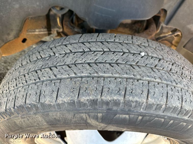 image for item DS2045 2008 GMC Sierra 3500HD  flatbed pickup truck