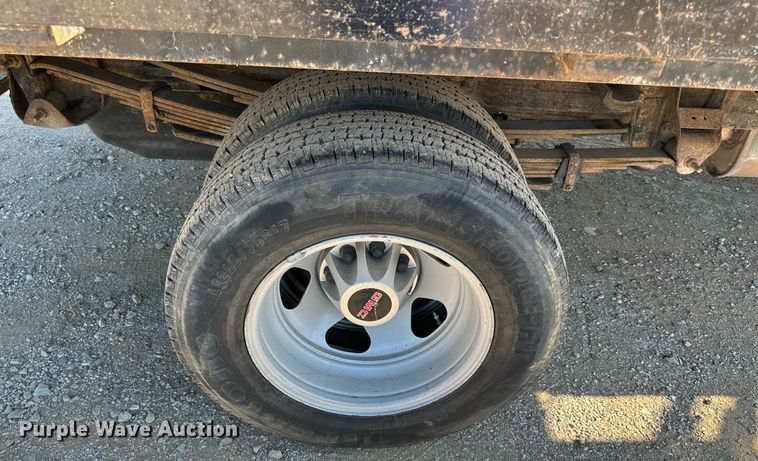 image for item DS2045 2008 GMC Sierra 3500HD  flatbed pickup truck