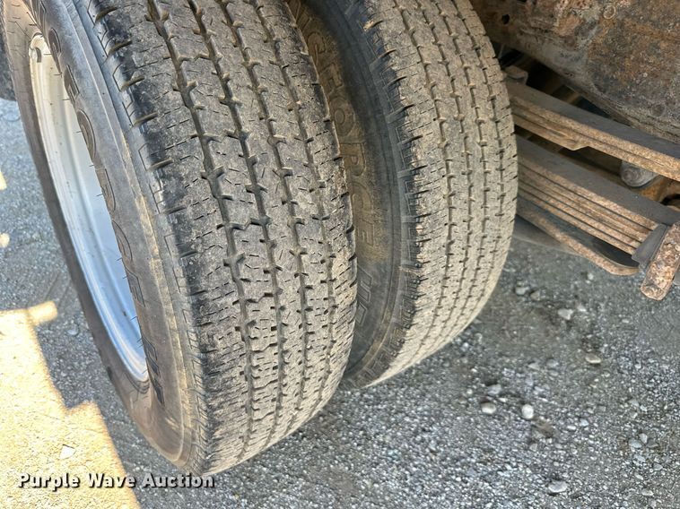 image for item DS2045 2008 GMC Sierra 3500HD  flatbed pickup truck