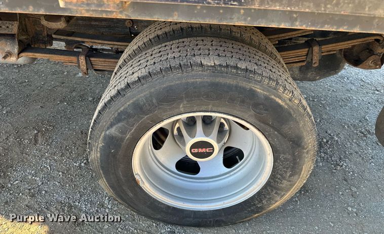 image for item DS2045 2008 GMC Sierra 3500HD  flatbed pickup truck