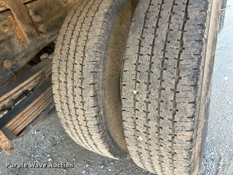 image for item DS2045 2008 GMC Sierra 3500HD  flatbed pickup truck