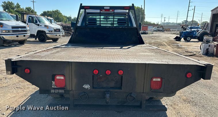 image for item DS2046 2007 GMC Sierra 3500HD  flatbed pickup truck