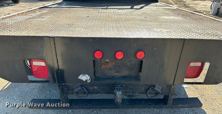 image for item DS2046 2007 GMC Sierra 3500HD  flatbed pickup truck