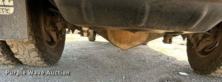 image for item DS2046 2007 GMC Sierra 3500HD  flatbed pickup truck