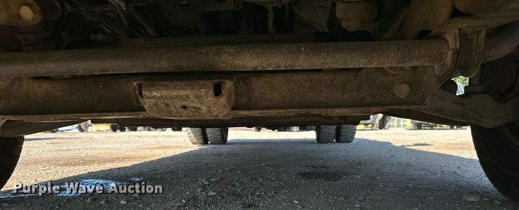 image for item DS2046 2007 GMC Sierra 3500HD  flatbed pickup truck