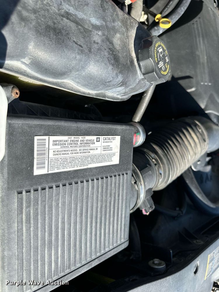 image for item DS2046 2007 GMC Sierra 3500HD  flatbed pickup truck