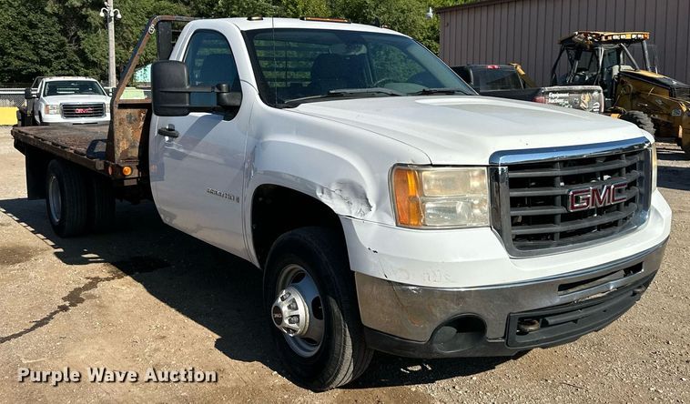 image for item DS2047 2009 GMC Sierra 3500  flatbed pickup truck