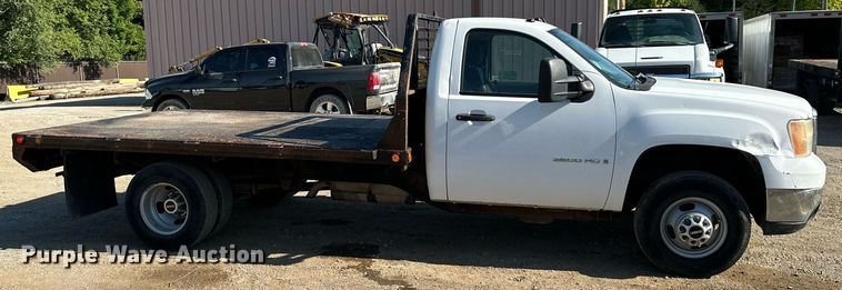 image for item DS2047 2009 GMC Sierra 3500  flatbed pickup truck