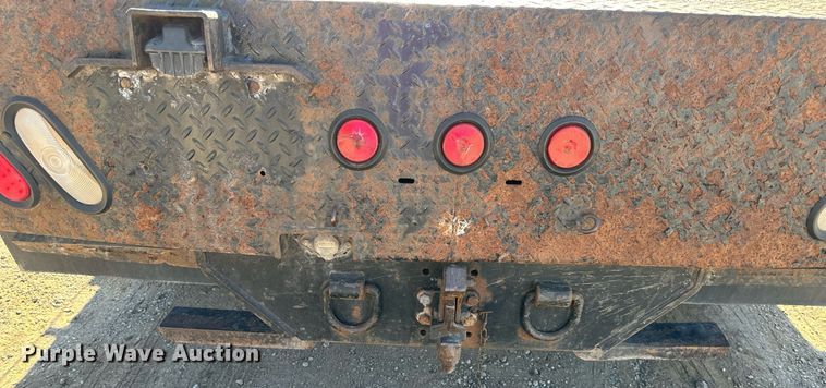 image for item DS2047 2009 GMC Sierra 3500  flatbed pickup truck