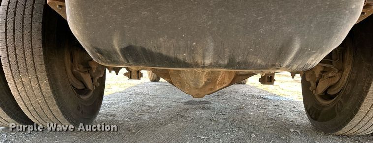 image for item DS2047 2009 GMC Sierra 3500  flatbed pickup truck