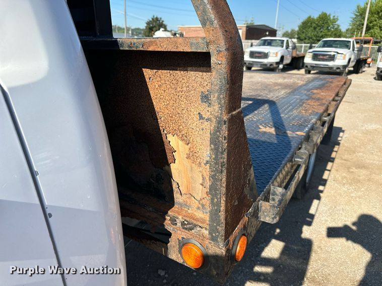 image for item DS2047 2009 GMC Sierra 3500  flatbed pickup truck