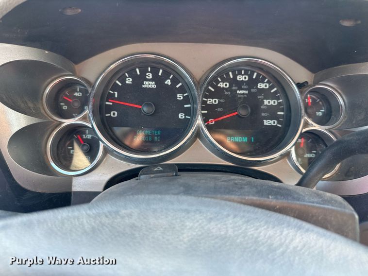 image for item DS2047 2009 GMC Sierra 3500  flatbed pickup truck