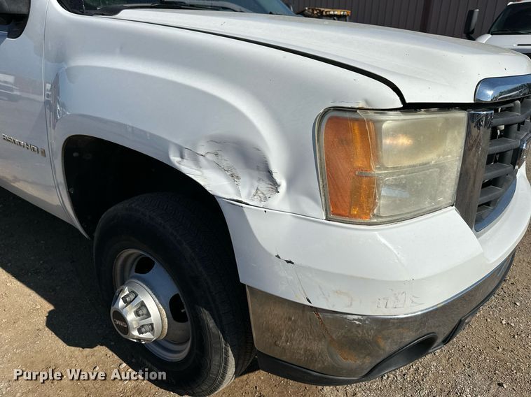 image for item DS2047 2009 GMC Sierra 3500  flatbed pickup truck