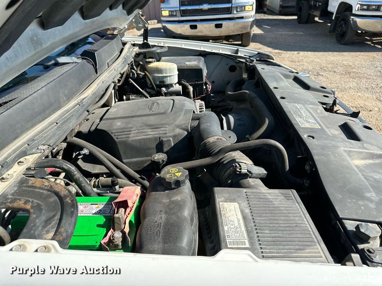 image for item DS2047 2009 GMC Sierra 3500  flatbed pickup truck